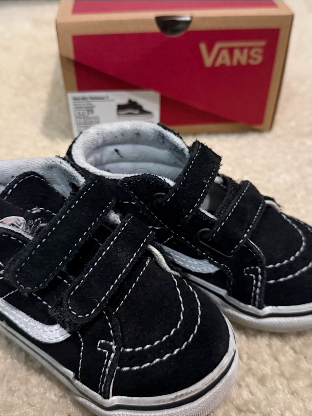 Vans Kids Black & White Velcro Old Skool Sneakers with box